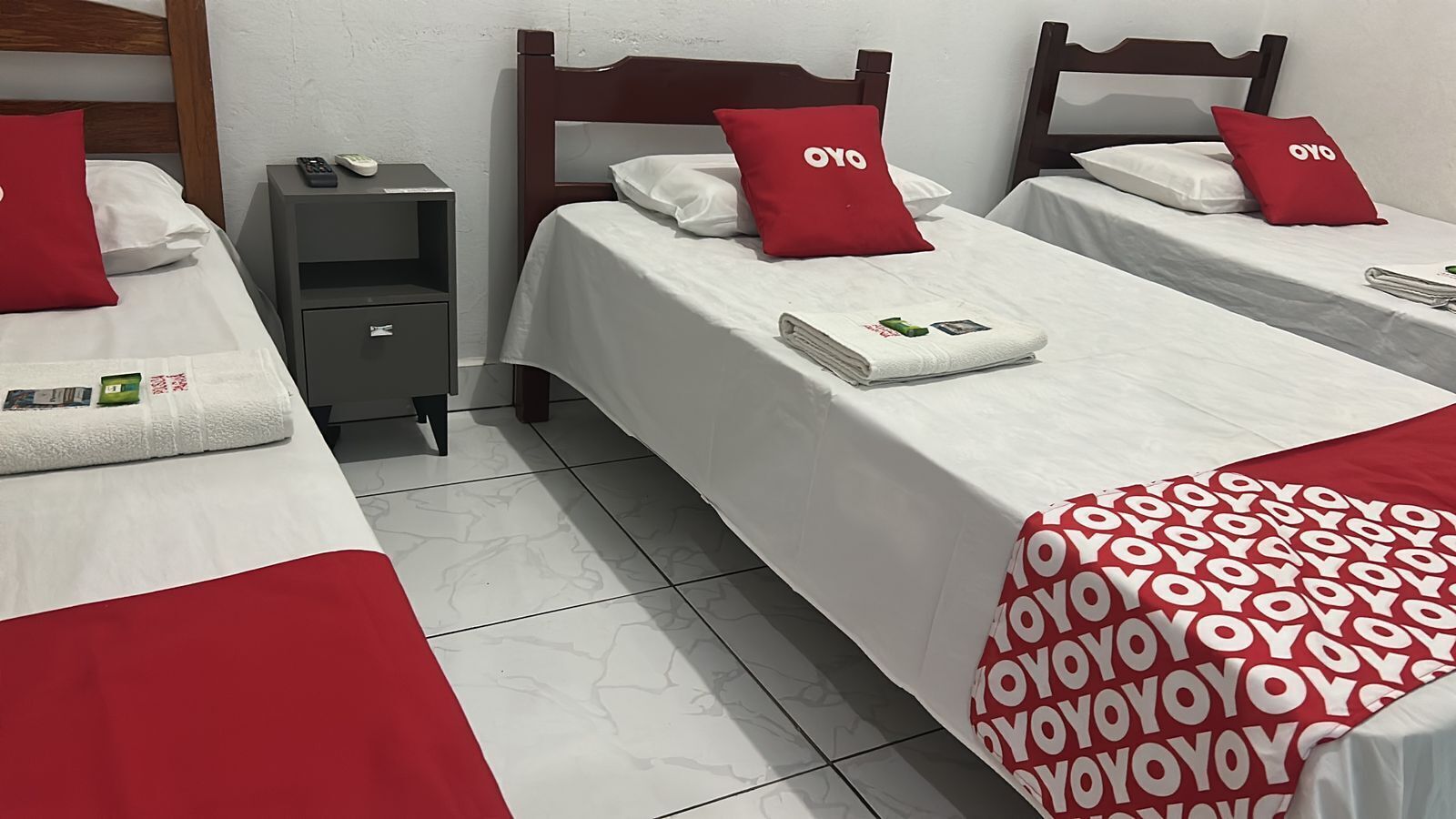 Habitación triple, 3 camas individuales | Sistema de insonorización, tabla de planchar con plancha, wifi gratis