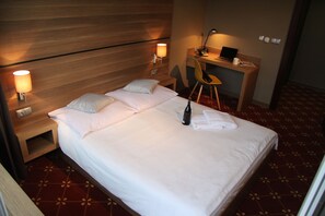 Premium Suite | Blackout drapes, iron/ironing board, free WiFi - Hotel Dunajec (Tarnow)