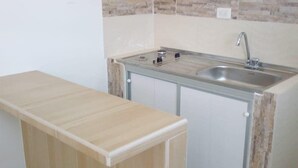 Stovetop, cookware/dishes/utensils - Apartestudios Mar De Kirá (Puerto Colombia)