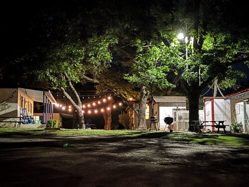 Lakefront Suite - 12