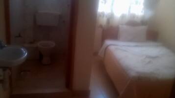 Single Room | Free WiFi, bed sheets