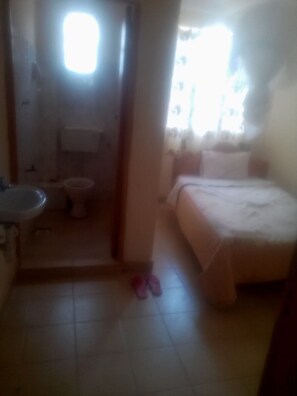 Habitación individual | Wifi gratis y ropa de cama 