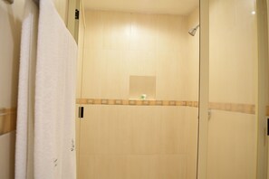 Quadruple Room | Bathroom