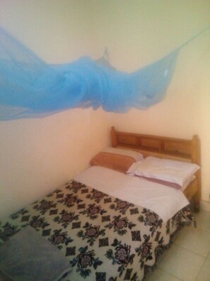 雙人房 | 書桌、遮光布/窗簾、床單