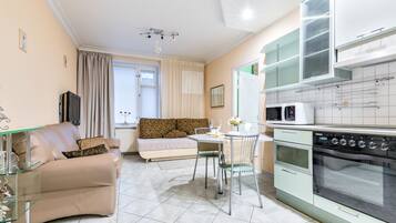 Apartment | Eigene Küche | Großer Kühlschrank, Mikrowelle, Herdplatte, Wasserkocher