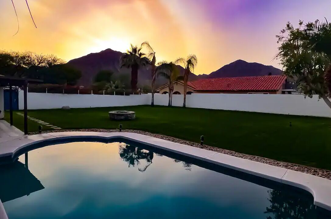 Modern Desert Getaway House with Stunning Views and Large Private Backyard