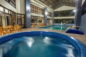 Indoor pool, outdoor pool, open 9:00 AM to 9:30 PM, pool umbrellas - Hotel Araçá (Capao da Canoa)