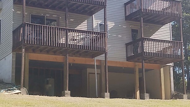 A two-story building with a flat roof and a covered parking area. - Fishing, Boating, Golf , Hunting - perfect getaway. Near Augusta for Masters (McCormick)