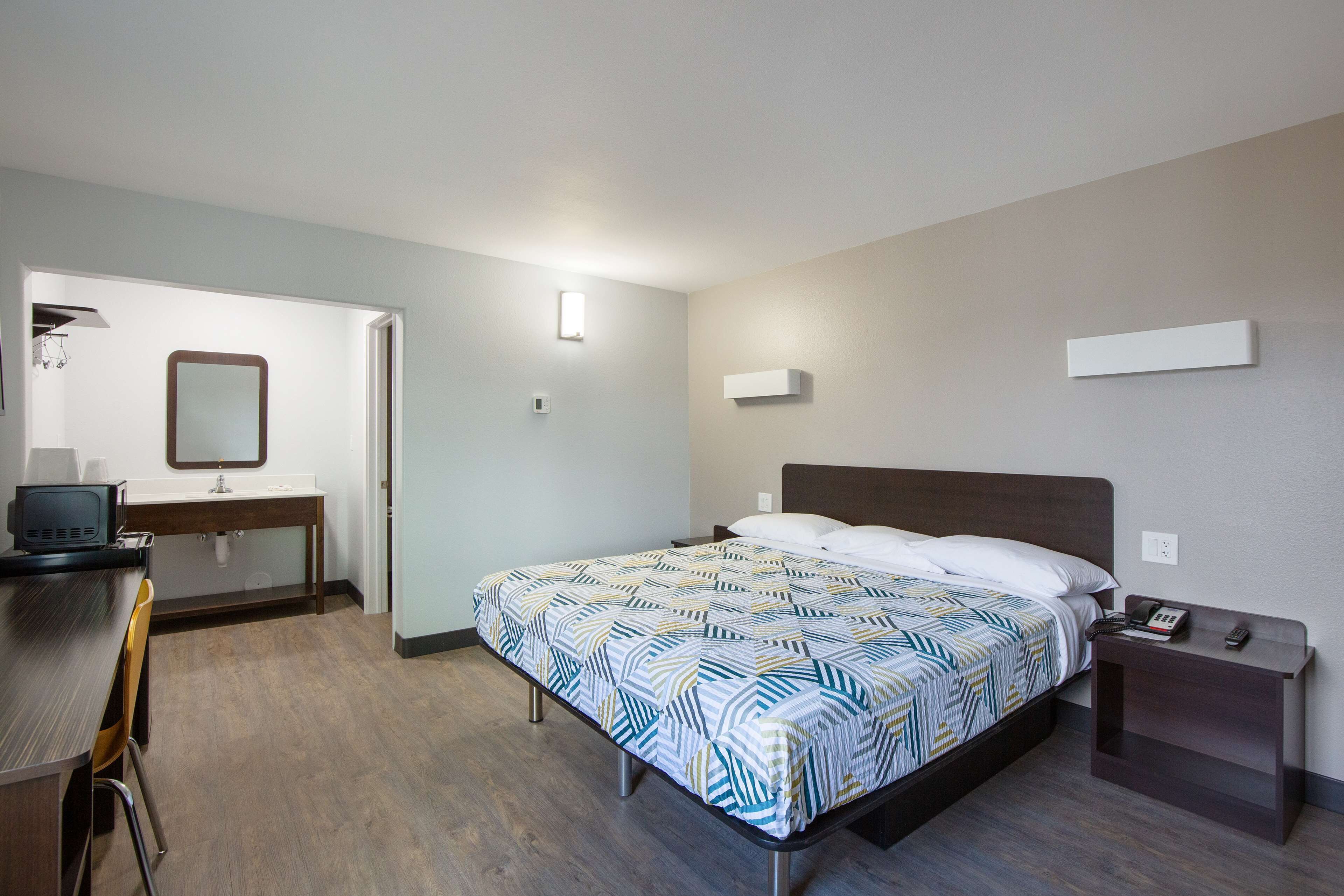 Schreibtisch, kostenloses WLAN, Bettwäsche