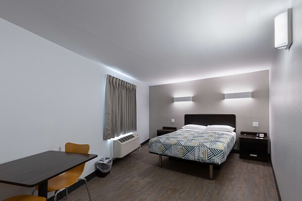 Standard Room, 1 Queen Bed, Non Smoking, Refrigerator & Microwave | Desk, free WiFi, bed sheets