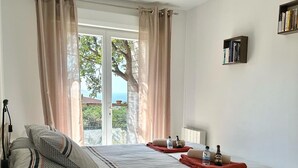 1 soverom, strykejern/-brett, wi-fi (inkludert) og sengetøy