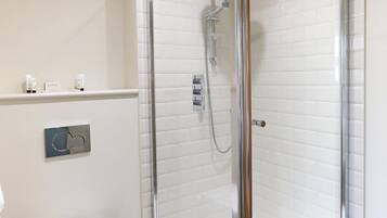 Quarto casal luxo, suíte, vista para o rio (Room 2) | Banheiro | Toalhas de banho