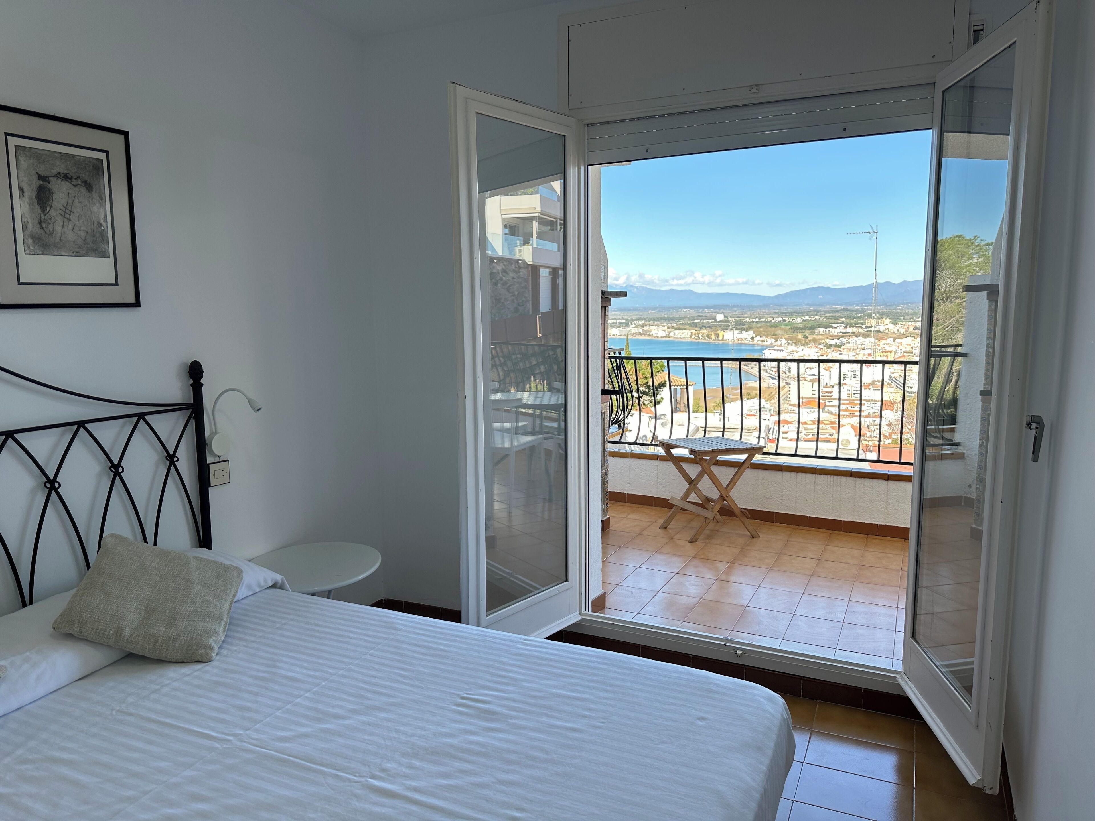 2 dormitorios, tabla de planchar con plancha, wifi gratis y ropa de cama
