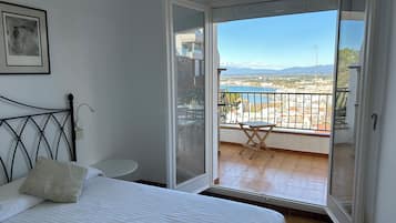 2 dormitorios, tabla de planchar con plancha, wifi gratis y ropa de cama