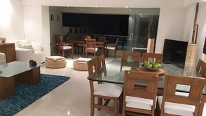Apartment | Living room | Flat-screen TV - JUUB Acapulco, Exclusive Beachfront Apartment (Acapulco)