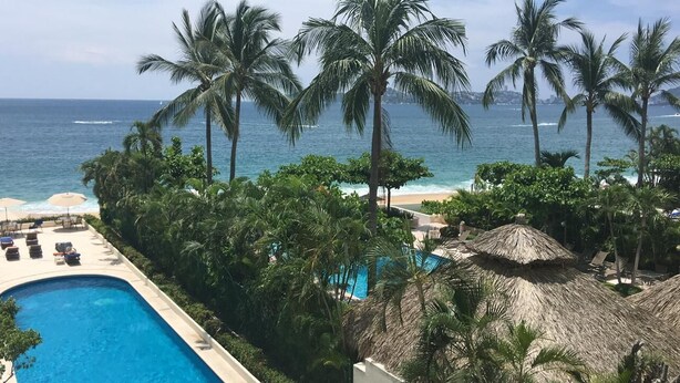 Outdoor pool - JUUB Acapulco, Exclusive Beachfront Apartment (Acapulco)