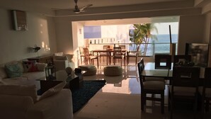 Apartment | Living room | Flat-screen TV - JUUB Acapulco, Exclusive Beachfront Apartment (Acapulco)