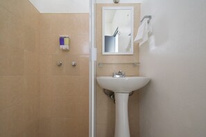 Apartment | Bathroom | Shower, hair dryer, towels - JUUB Oaxaca Experience (Oaxaca)