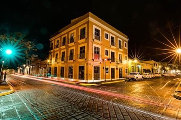 Fachada del alojamiento - Noche