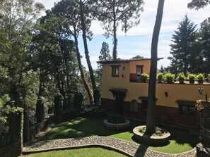 House | Garden view - Pet Friendly Casa Studio in the Woods (Cuernavaca)