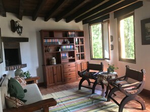 House | Living room | Flat-screen TV - Pet Friendly Casa Studio in the Woods (Cuernavaca)
