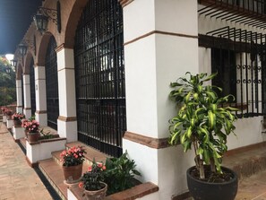 Pintu masuk properti