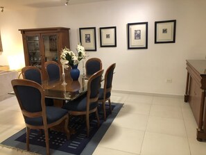 Casa | Servicio de comidas en la habitación
