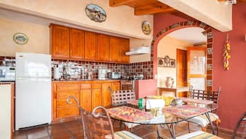 Appartement | Cuisine privée | Réfrigérateur, micro-ondes, cafetière/bouilloire, grille-pain