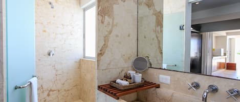 Apartment | Bathroom