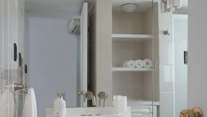 Bathroom - JUUB Polanco! the best of CDMX at your doorstep (Mexico City)