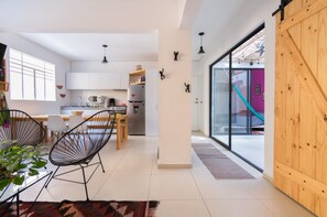 Apartamento | Área de estar | TV de tela plana