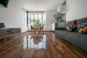 Apartment | Wohnbereich | Flachbildfernseher