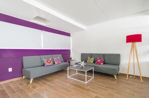 Apartment | Living room | Flat-screen TV - JUUB Deluxe Loft at Colonia ROMA (Mexico City)