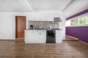 Apartment | Private kitchenette | Mini-fridge, microwave, coffee/tea maker, cookware/dishes/utensils - JUUB Deluxe Loft at Colonia ROMA (Mexico City)