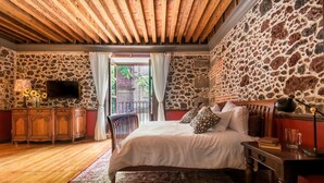 Unclassified image, 5 of 23, button - CASA SAUTO Wonderful Vintage Luxury Suite (Mexico City)
