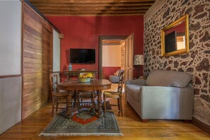 Apartment | In-room dining - CASA SAUTO Amazing Luxury Suite Zocalo (Mexico City)