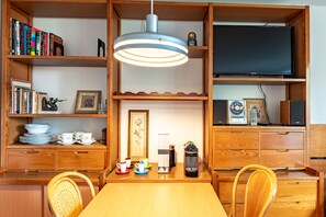 Flat-screen TV - JUUB Reforma at your doorstep (Mexico City)