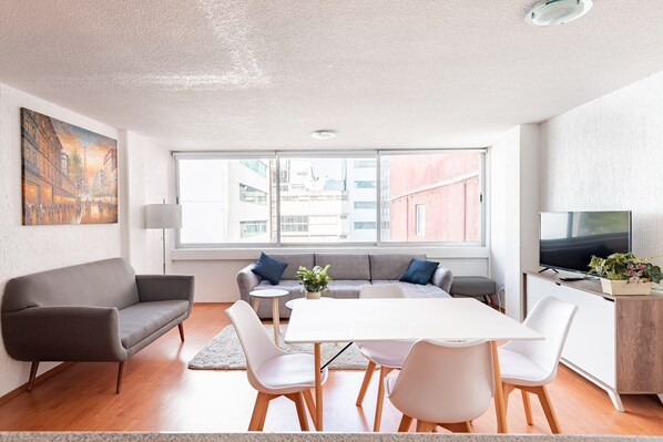 Apartment | Living area | Flat-screen TV