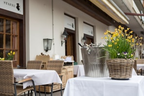 Terrace/patio - Bernerhof Swiss Quality Hotel (Saanen)