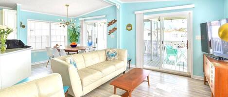 Älytelevisio, videopelejä, DVD-soitin, leluja