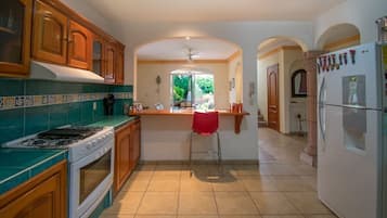 House | Private kitchen | Fridge, microwave, coffee/tea maker, cookware/dishes/utensils
