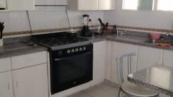 House | Private kitchen | Fridge, microwave, coffee/tea maker, cookware/dishes/utensils