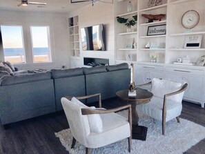 Smart TV, caminetto, tavolo da ping pong