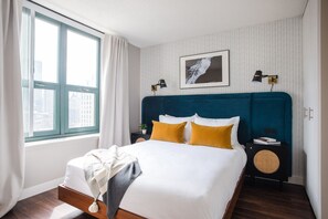 Premium Studio, 1 Queen Bed with Sofa bed, Non Smoking (Self Check-in with Virtual Front Desk) | Premium bedding, individually decorated, individually furnished, desk - Kasa Magnificent Mile Chicago (Chicago)