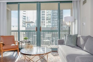 Dijital TV kanalları bulunan 49 inç akıllı televizyon, televizyon 