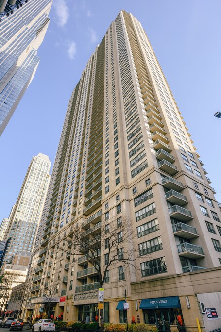 Kasa Magnificent Mile Chicago - Image 10