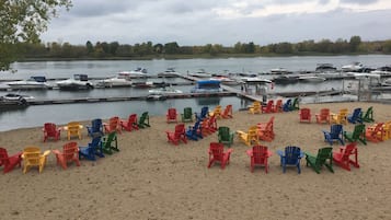 บนชายหาด