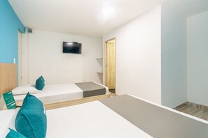 Chambre triple | Literie hypoallergénique, accès au Wi-Fi (inclus)