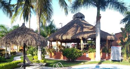 Winter bird retreat, with A/C, pool, beach nearby, 10 minutes from Bucerias.