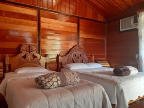 書桌、筆電工作空間、免費無線上網